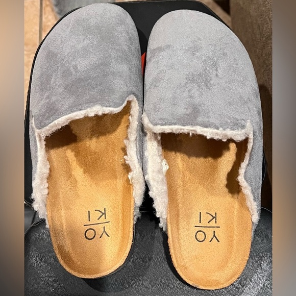 Yoki Shoes - Yoki Faux Suede women’s grey slip on mules, Sherpa lined, cork sole
Size 10
